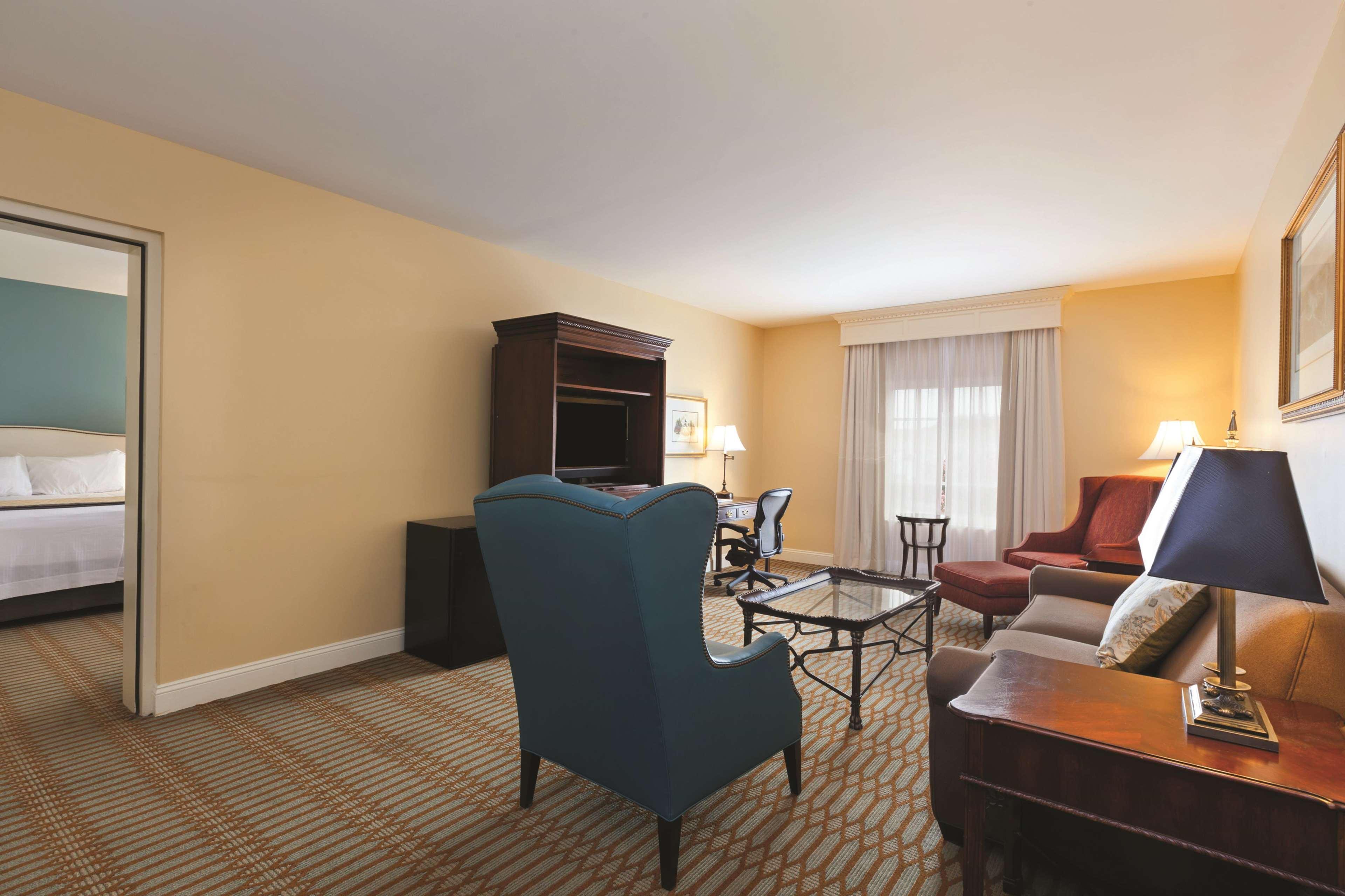 Virginia Crossings Hotel, Tapestry Collection By Hilton Глен Ален Екстериор снимка