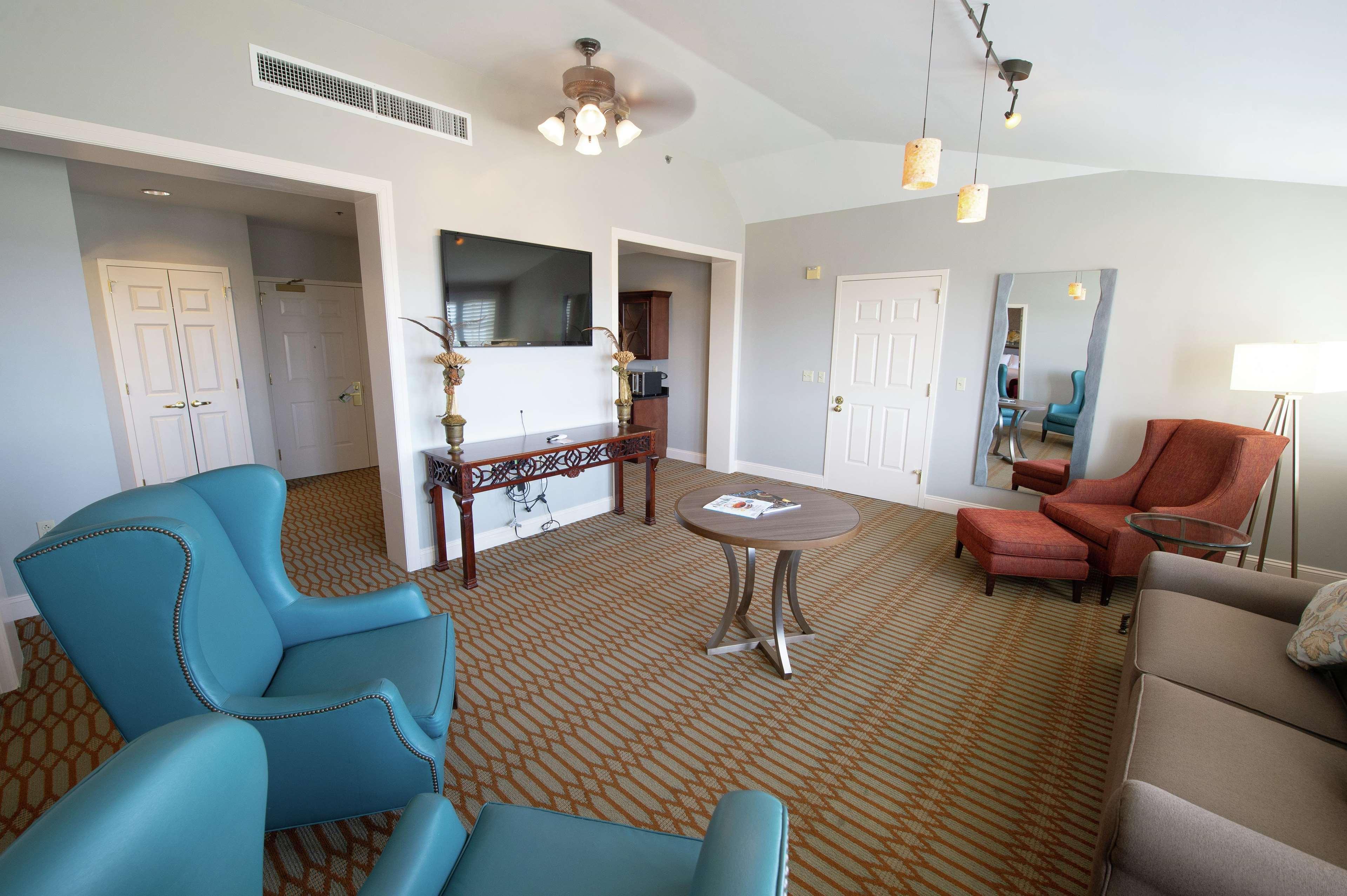 Virginia Crossings Hotel, Tapestry Collection By Hilton Глен Ален Екстериор снимка