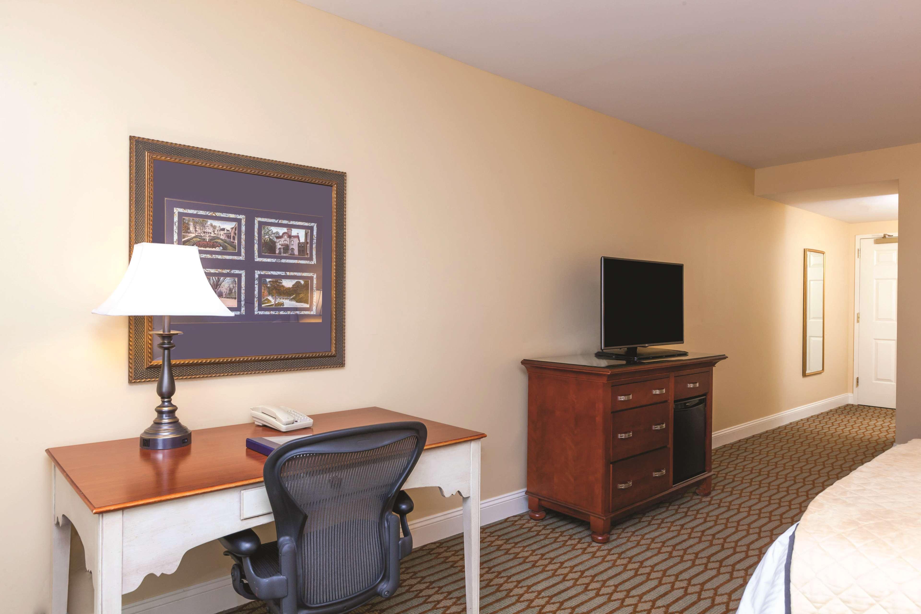 Virginia Crossings Hotel, Tapestry Collection By Hilton Глен Ален Екстериор снимка