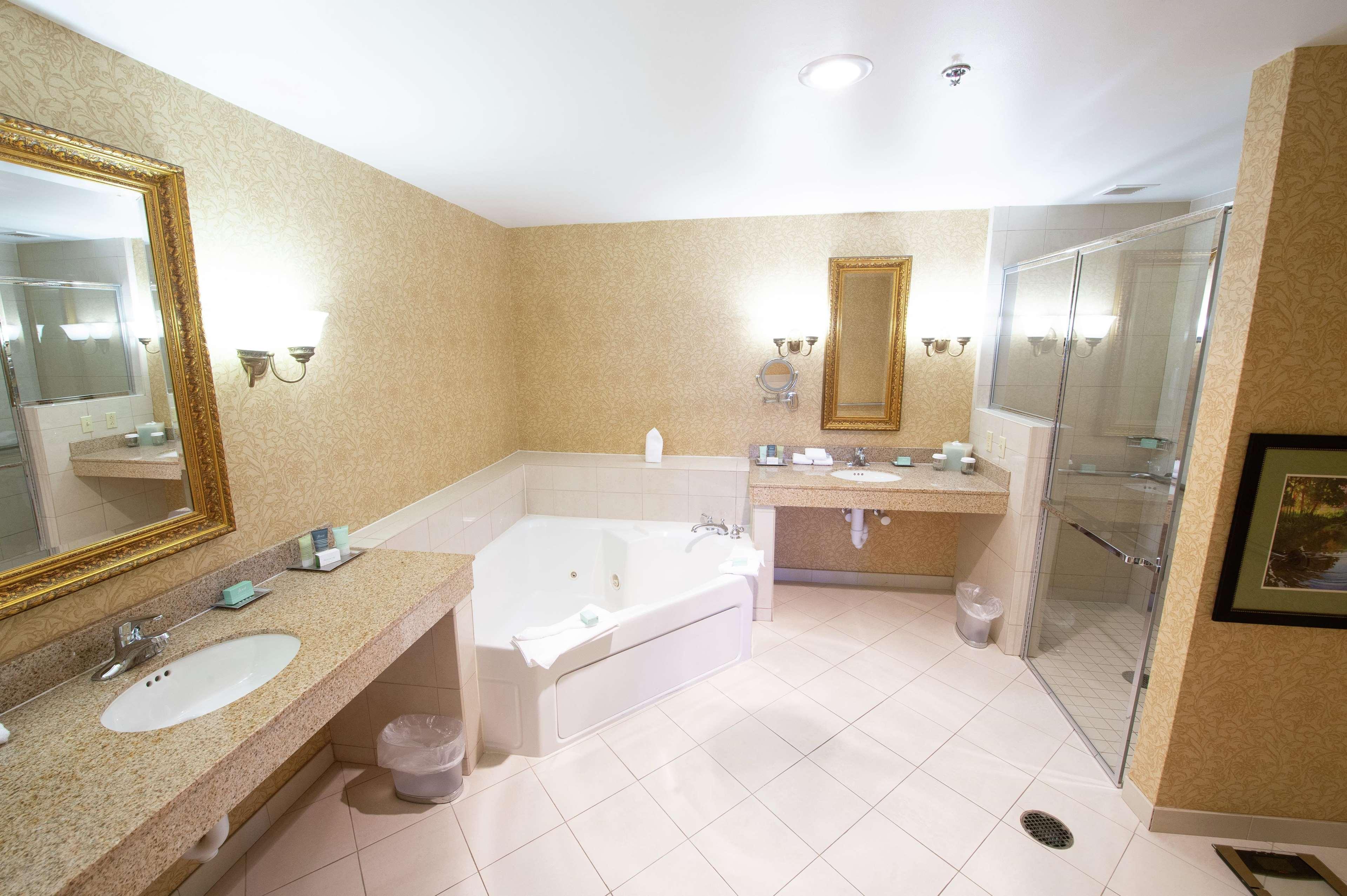 Virginia Crossings Hotel, Tapestry Collection By Hilton Глен Ален Екстериор снимка
