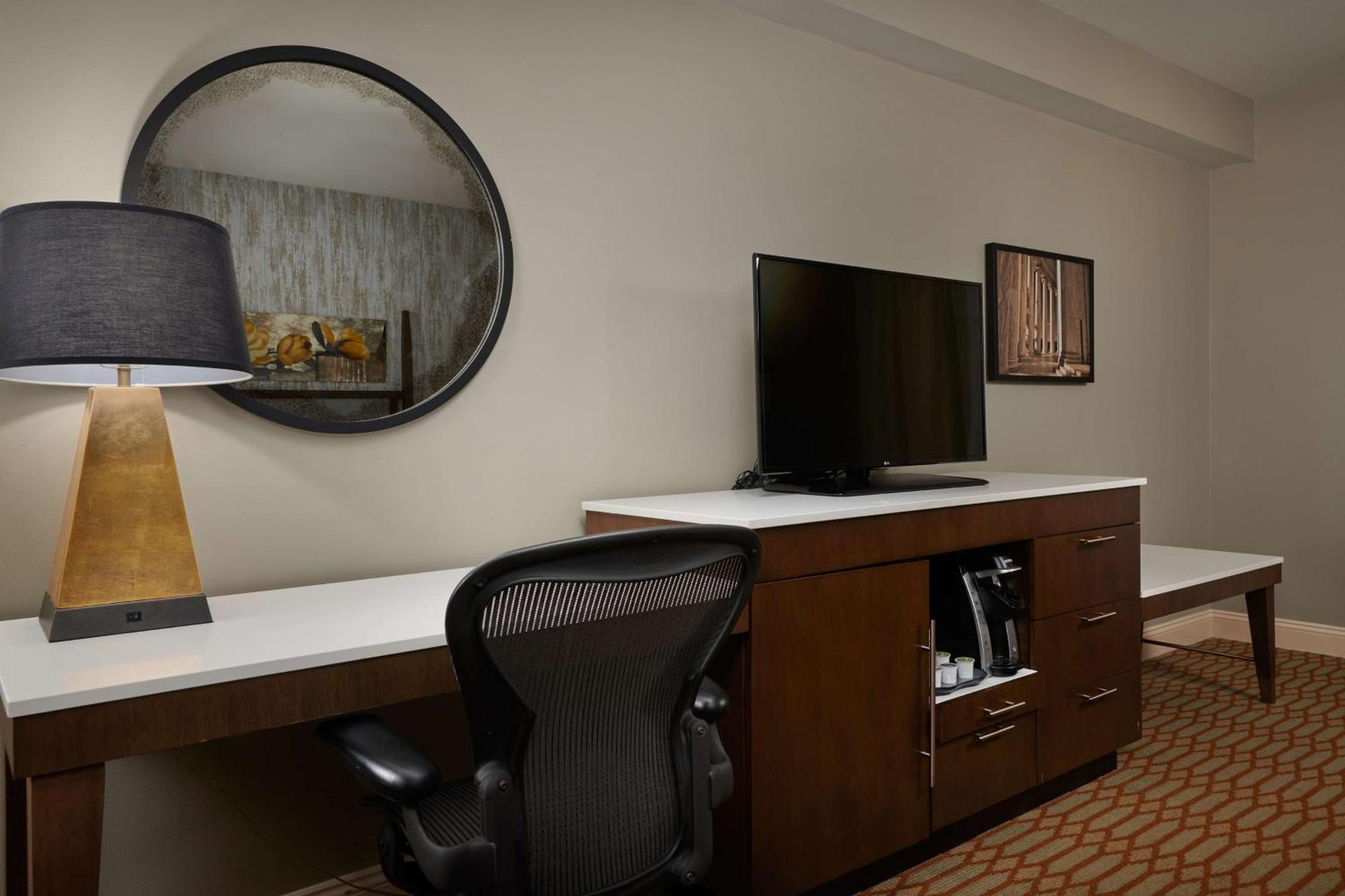 Virginia Crossings Hotel, Tapestry Collection By Hilton Глен Ален Екстериор снимка