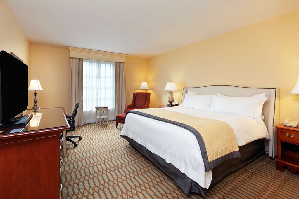 Virginia Crossings Hotel, Tapestry Collection By Hilton Глен Ален Стая снимка